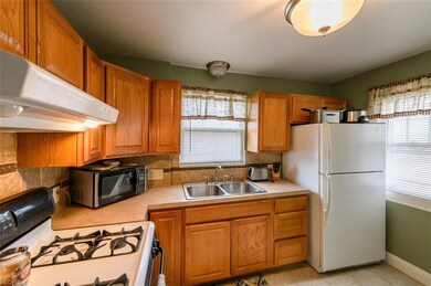 2422 Snyder Ave NE, Canton, OH 44714 - photo 4