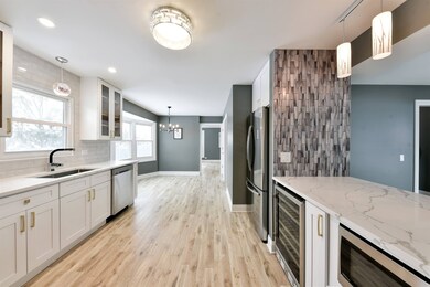 1167 Banbury Cir, Naperville, IL 60540 - photo 4