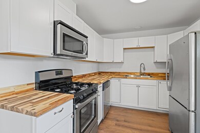 955 SE M St, Grants Pass, OR 97526 - photo 3