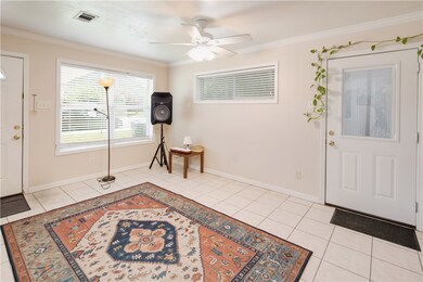 1211 Spring Loop unit B, College Station, TX 77840 - photo 3