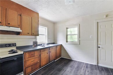 715 Hunt St, Statesville, NC 28677 - photo 2