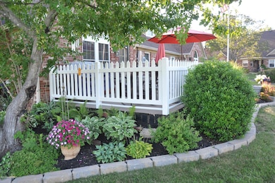 8300 Lochmoor Ct, Louisville, KY 40291 - photo 2