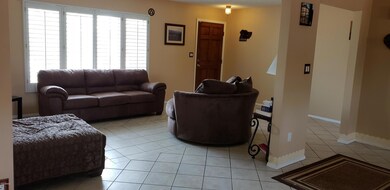3226 w kimberly front room