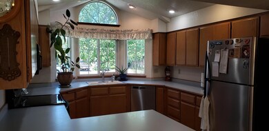 1865 Meadow Glen, Grants Pass, OR 97527 - photo 2