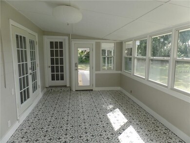 Fabulous Florida room with AC & beautiful ceramic 