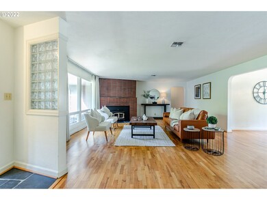 955 Lariat Dr, Eugene, OR 97401 - photo 3