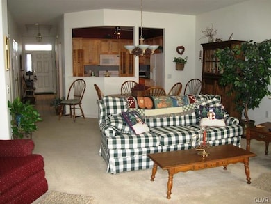 5227 Garden View Ln unit 147, Macungie, PA 18062 - photo 2