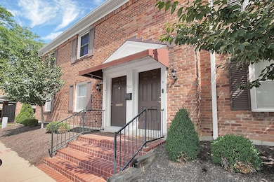 3-web-or-mls-922-chatham-lane-unit-a