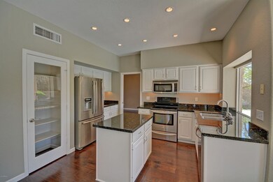 7 - Kitchen