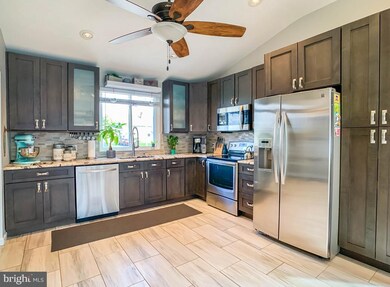 6 Horseshoe Ln, Levittown, PA 19055 - photo 7