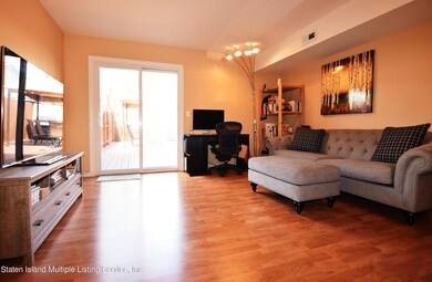 (7) Living Room