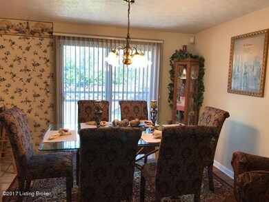 8205 Sandidge Dr, Louisville, KY 40228 - photo 4