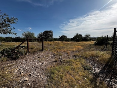 820 Matt St unit 34 & 35, Camp Wood, TX 78833 - photo 6