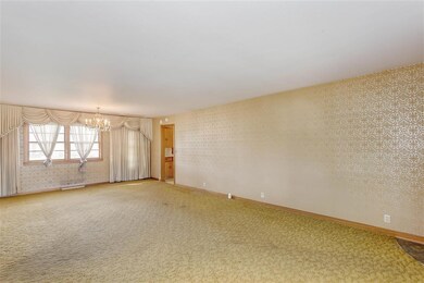 14 x 27, Carpet, Windows to let in Natural Light
