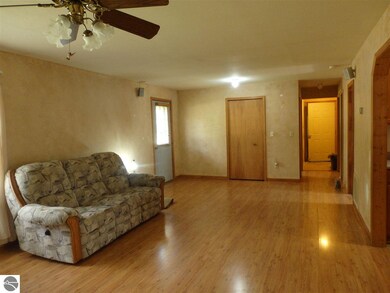 14ft x 26ft Laminate flooring