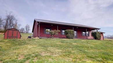 1045 W Chilhowie St, Marion, VA 24354 - photo 3