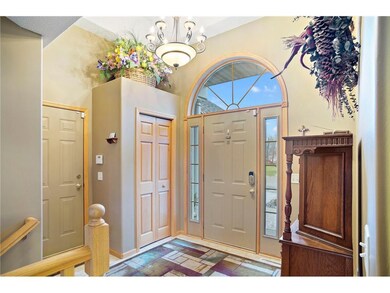 Grand Entry with 14' alcove ceiling