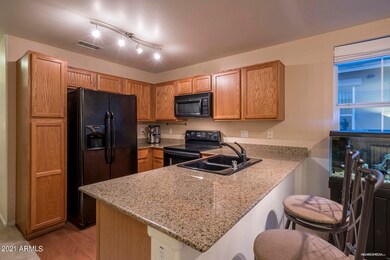 5 Kitchen & Breakfast Bar