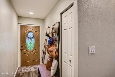 08 Foyer