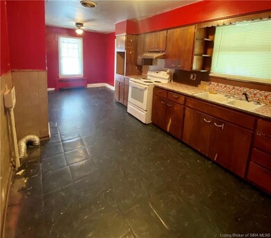 Kitchen & Laundry Hookups