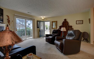 6776 Lagrange Dr unit 60E, Canal Winchester, OH 43110 - photo 2