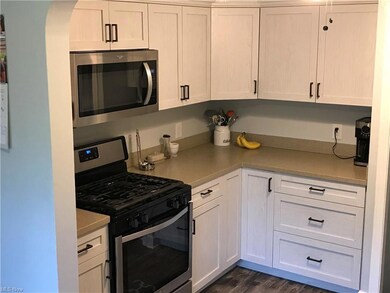 Custom eat-in kitchen
