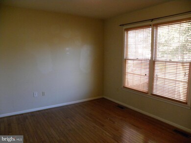 10425 Heather Greens Cir, Spotsylvania, VA 22553 - photo 5