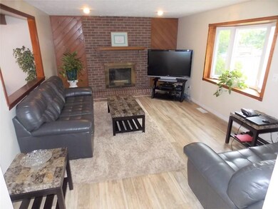 Great entertainment room with wood laminate floori