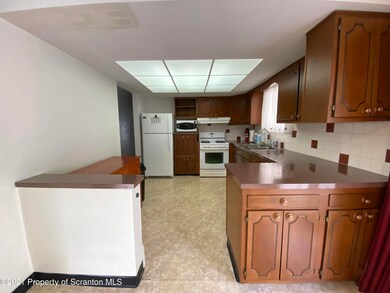 833 Maple St, Scranton, PA 18505 - photo 3