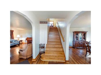 Entry/Foyer.