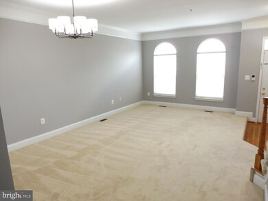 11806 Oxbridge Dr, Germantown, MD 20876 - photo 5