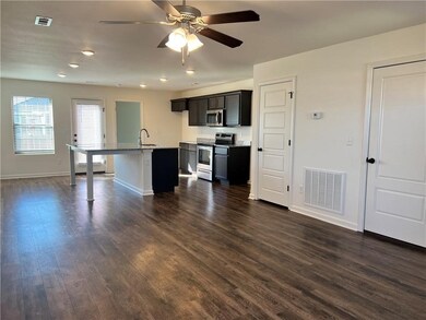 820 S Parrot Ln, Siloam Springs, AR 72761 - photo 4