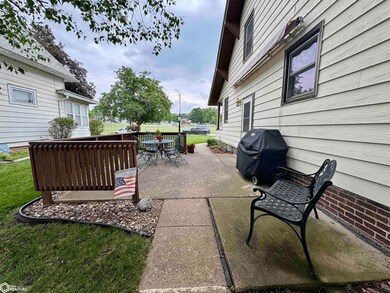 619 Tracy St, Audubon, IA 50025 - photo 6