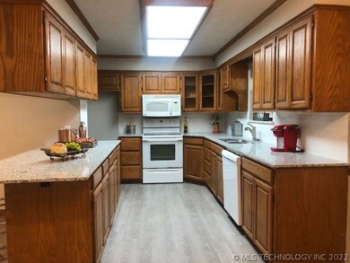 12636 E 128th St S, Broken Arrow, OK 74011 - photo 3