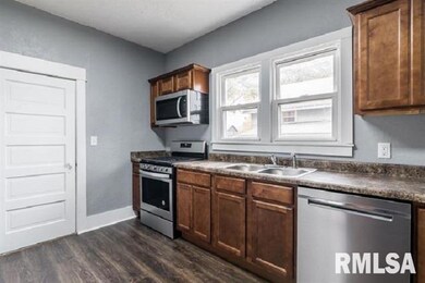 2121 Farnam St, Davenport, IA 52803 - photo 3