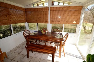 DELIGHTFUL SUNNY BRIGHT BREAKFAST ROOM, WITH HEATE