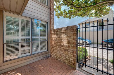 This courtyard space is the perfect space for a mo