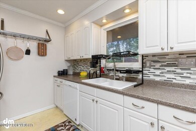 11-Kitchen 20220621-DW-7939