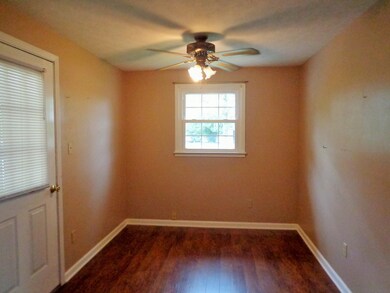 620 Old Stewart Rd, Tennessee Ridge, TN 37178 - photo 4