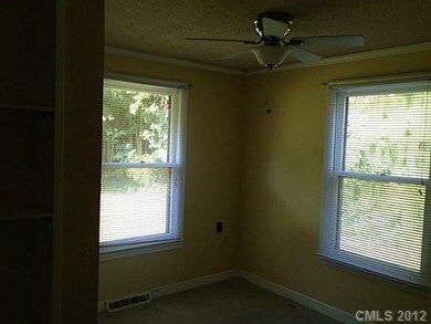 413 Chestnut Ln, Statesville, NC 28625 - photo 6