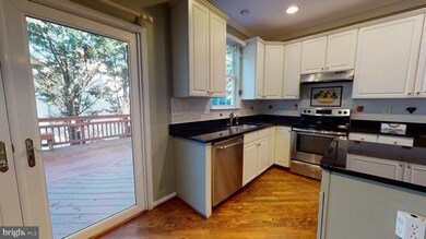 11201 Little Fox Ln, Germantown, MD 20876 - photo 6