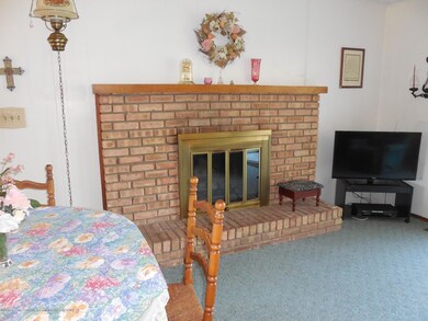 1422 Maycroft Rd, Lansing, MI 48917 - photo 7