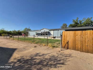 51033 N Mockingbird Rd, Wickenburg, AZ 85390 - photo 3