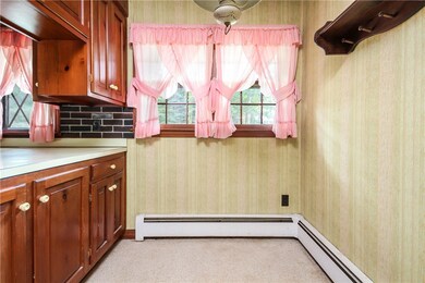 Eat in Kitchen dining area