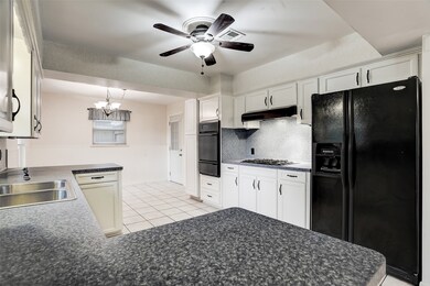 326 Hurstgreen Ln, Alvin, TX 77511 - photo 4