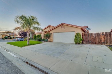 5002 Mar Grande Dr, Bakersfield, CA 93307 - photo 3