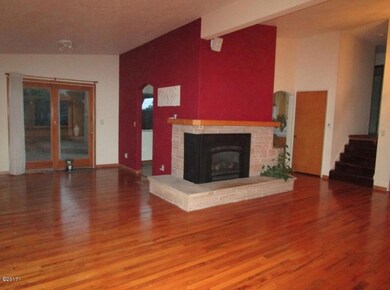 LIVING RM GAS FIREPLACE
