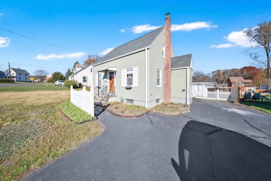 15 Pearl St, Windsor Locks, CT 06096 - photo 3