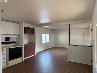 205 S 54th St, Springfield, OR 97478 - photo 6