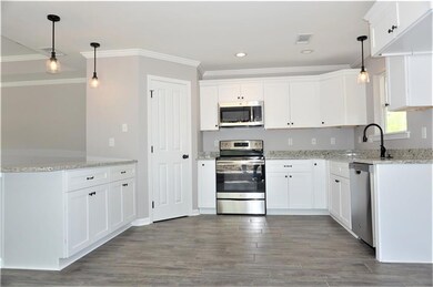 Nice Kitchen - Soft Close Drawers and Cabs!